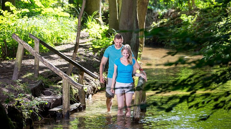 Kaltes Wasser belebt Körper und Geist in der Märkischen Schweiz in Buckow. Foto: Tourismusverband Seeland Oder- Spree/Florian Läufer.