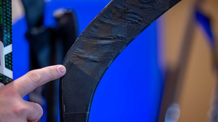 Trasiga hockeyklubbor i forskningsprojekt