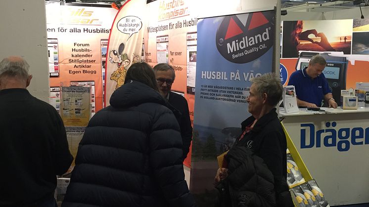 Fullt ös på Caravanmässan i Kista.