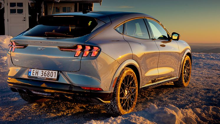 Mustang Mach-E Vapour Blue 2024 (7)