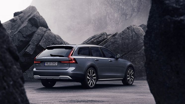 Volvo V90 B6 AWD Cross Country i Thunder Grey