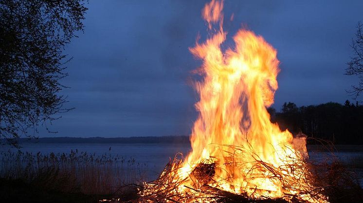 Fem råd för en säker majbrasa