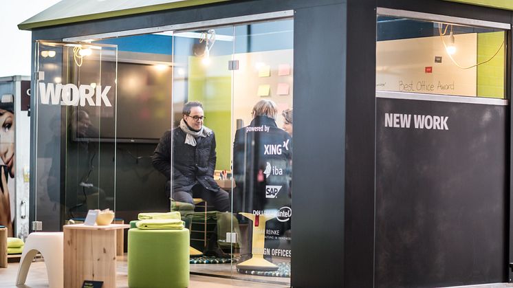 In dem unter Federführung der Werkstatt Edgar Reinke, Berlin, entwickelten Tiny House steht auf acht Quadratmetern modernste Konferenztechnik zur Verfügung.