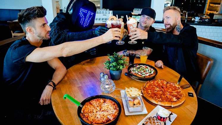 Smash X Pizza Hut-1