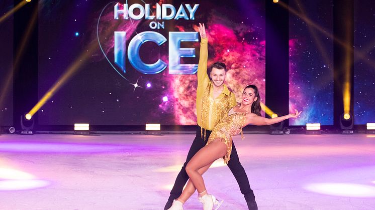 Sarah Lombardi und Joti Polizoakis bei HOLIDAY ON ICE