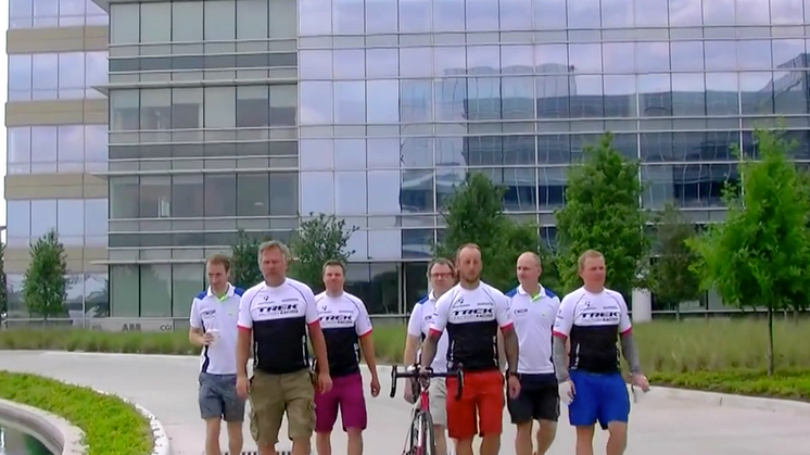 Gänget hälsar på sponsorn CGM och ABB i Houston