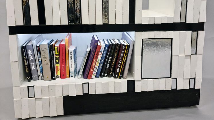 Studieförbundet NBV öppnar 100 nya minibibliotek – Ola Larsmo inviger miniversion av Uppsala Konsert & Kongress