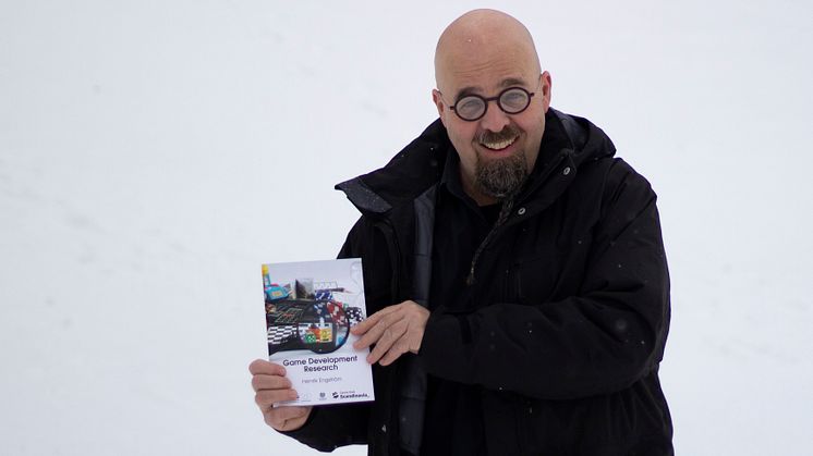 Henrik med bok3