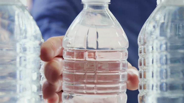 Ford började använda återvunnen plast i sin tillverkning för över 20 år sedan. Idag ger företaget nytt liv åt över 1,2 miljarder plastflaskor – varje år.