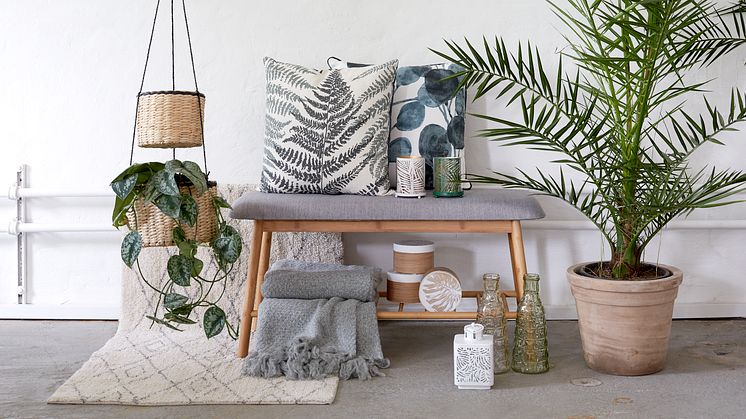 Kollektionen, som allerede er til salg i butikker og online på JYSK.dk, bliver udstillet samlet fra 29. august.