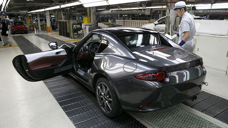 MX-5 RF på bandet i Mazdafabriken Ujina 1