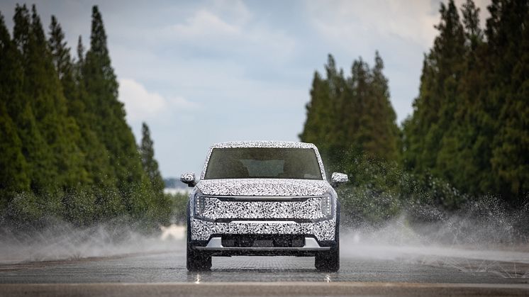 02 Kia EV9 undergoing low-friction test