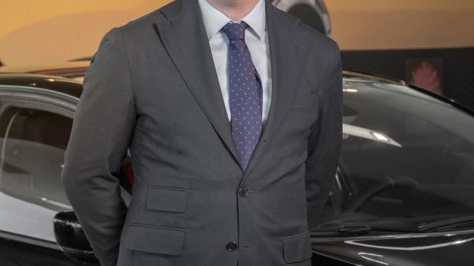 Diederik Mol er 41 år, hollænder og har boet i Paris.