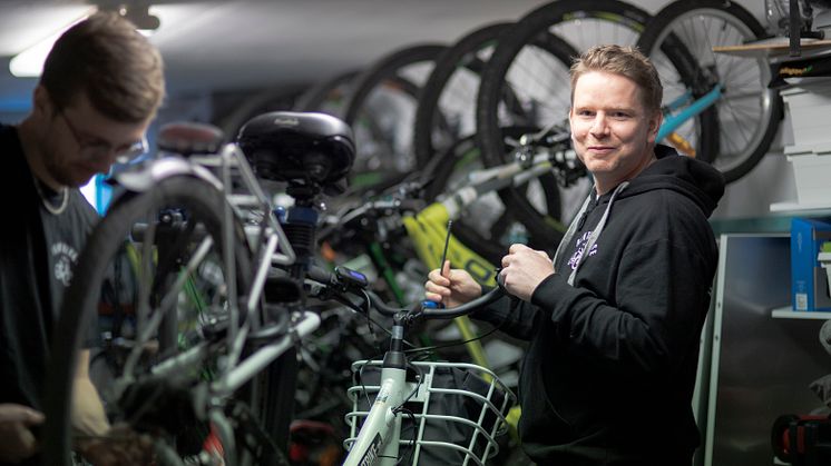 Johan Sundh, grundare av RentBike, förra årets vinnare i Kronobergs Innovationstävling som anordnas av Företagsfabriken. Johan är mycket nöjd med den affärsutveckling och utbildning som vinsten att delta i tillväxtprogrammet lett till.