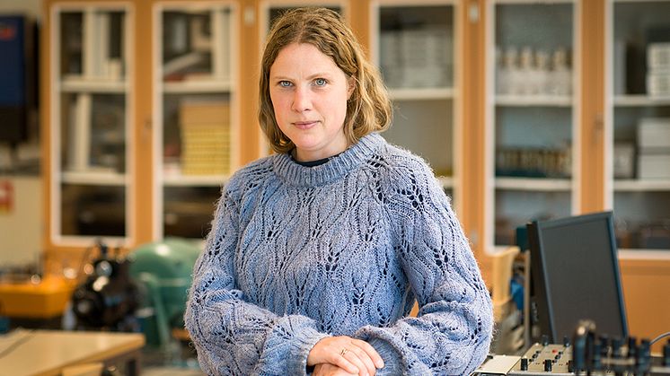 Docent Boel Ekergård är en nyckelpersonerna bakom Högskolan Västs satsning på forskning och utbildning inom hållbar elfordonsutveckling. Foto: Peter Wahlström.