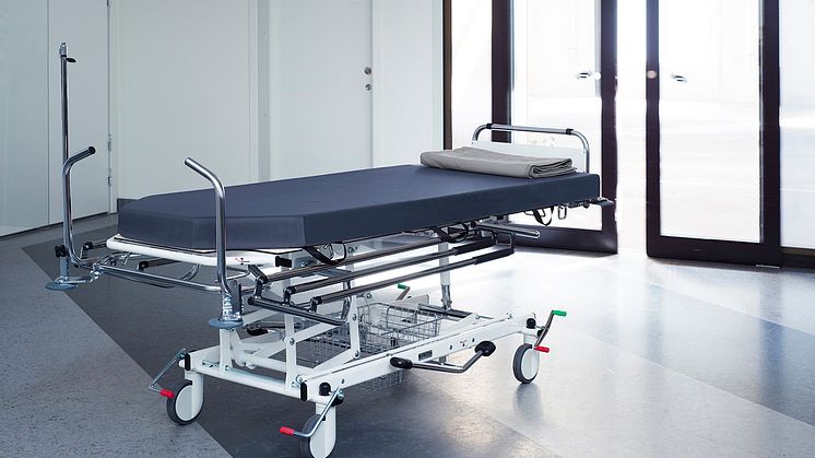 ​Enkel att manövrera, tydliga reglage och bekväm för patienten – viktiga egenskaper när Region Halland valde akutvagn från Proton Caretec.