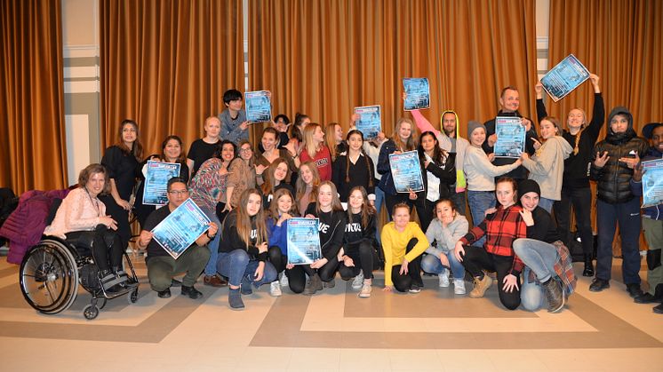 Hälften av dansarna på Stockholmsdelen av Danskarusellens uppstartsmöte, Meet & Greet. Bild: Ruzan Hakopian