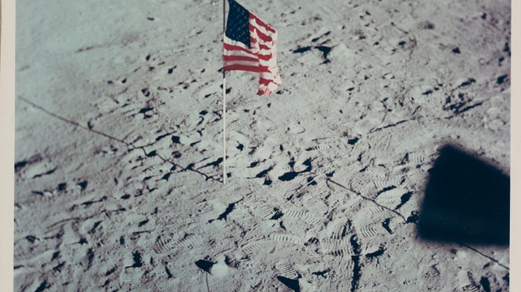 Cover of LIFE. the American flag on the Moon.jpg