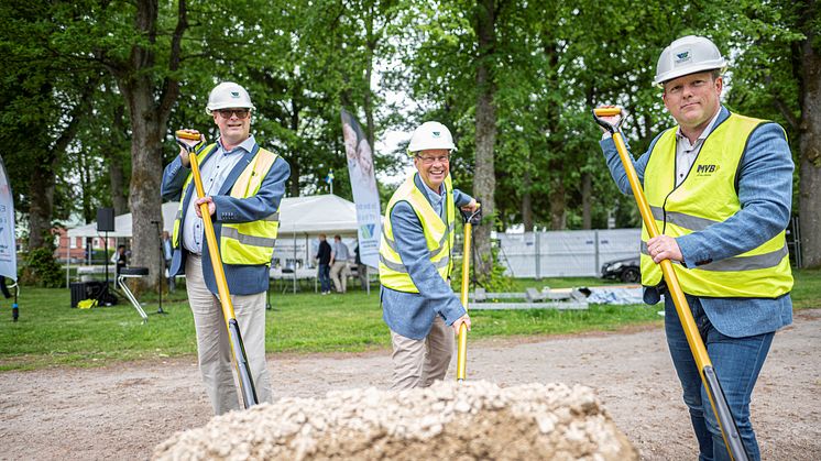 Jörgen Hellman - Vänersborgsbostäders styrelseordförande, Benny Augustsson – Kommunstyrelsens ordförande samt Henrik Ljungdahl – VD MVB Astor Bygg.