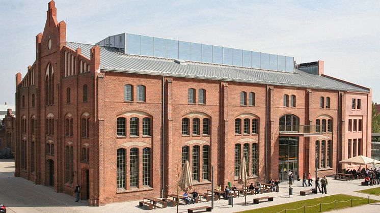Halle 10 mit Hochschulbibliothek und Mensa