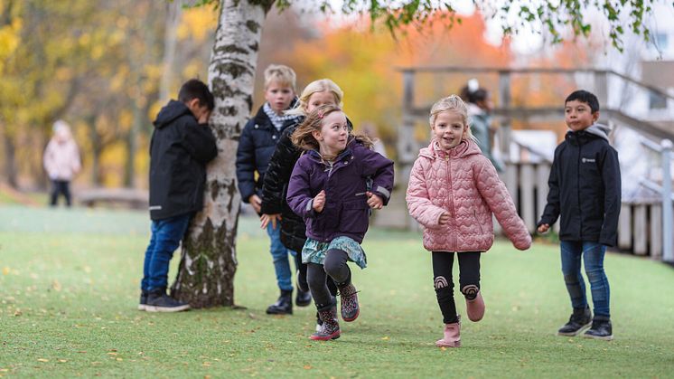 Erlaskolan Östra satsar på extra fritidsutrustning under rasterna - ska bidra till mer rörelse och social utveckling i skolan