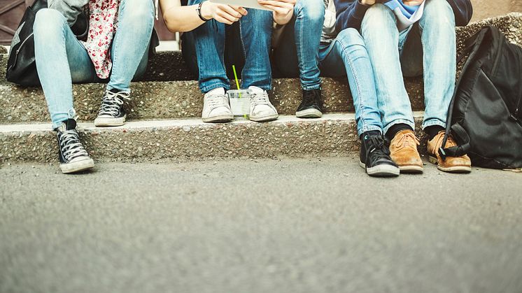 Nytt sätt att samla in pengar till klasskassan - rensa garaget och sälj tillsammans online