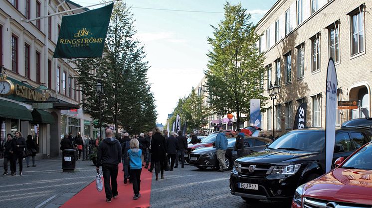 Så här såg det ut när Bilar på stan arrangerades i Örebro 2015. Foto: City Örebro.