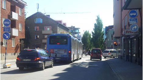 Skolgatan får ett nytt körfält för kollektivtrafik