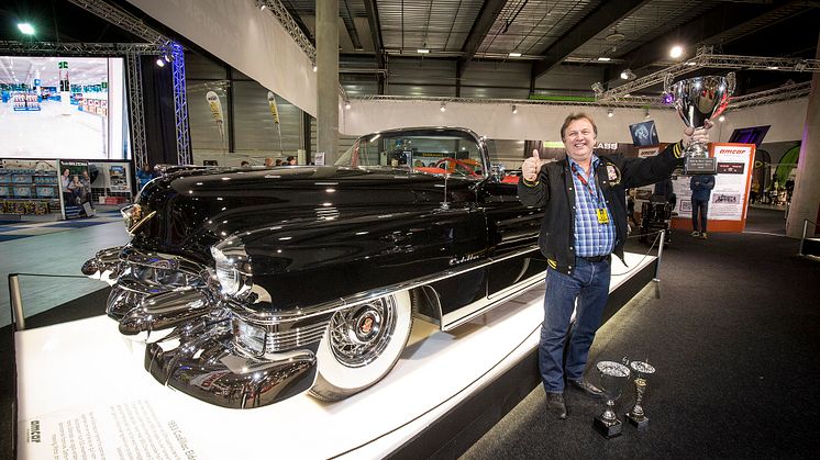 Rune Varpestuen som tilldelades priset Best in Show Amcar, för sin Cadillac Eldorado 1953.
