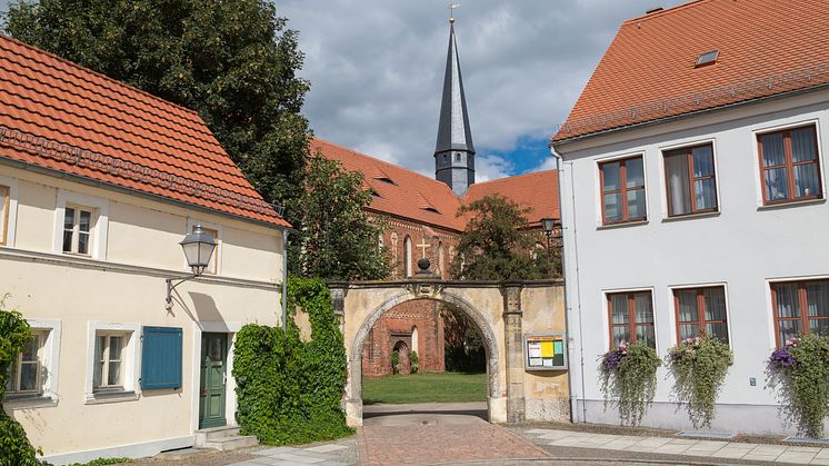 Das Kloster Marienstern in Mühlberg/Elbe bietet einen Abend lang den Rahmen für ein Konzert der Festspiele Mark Brandenburg. Foto: TMB-Fotoarchiv/Steffen Lehmann. 