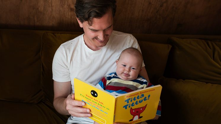 Titta tittut är Västerbottens nya gåvobok till bebisar. Foto: Emma Björnwall