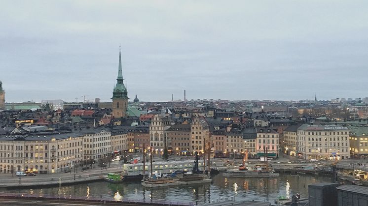 Stockholm, en äldrevänlig stad? Möt Äldrecentrums experter i Äldreforskningens tält på Järvaveckan!