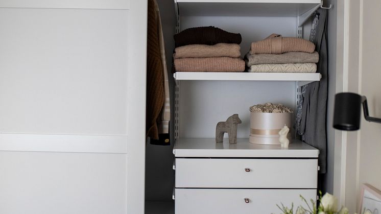 Elfa_Clothing_Interior_Click-in_system_Classic_Slidingdoor_Grace_2022_1_09
