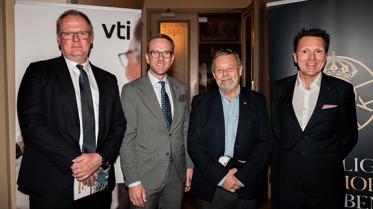 Tomas Svensson generaldirektör, VTI, bostads- och infrastrukturminister Andreas Carlson (KD), KAKs ordförande Peter Wallenberg Jr och KAKs generalsekreterare Anders Ericson. Foto: Axel Mazetti.