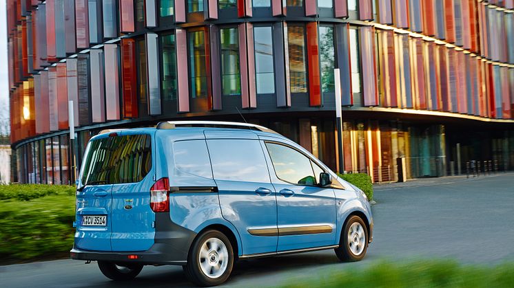 FORD TRANSIT COURIER - 4