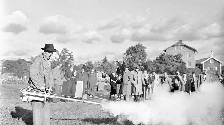 Bild från Experimentalfältet tagen 1954. Bilden tillhör Stadsmuseet i Stockholm. Fotograf: Herman Rönninger SvD 34678.