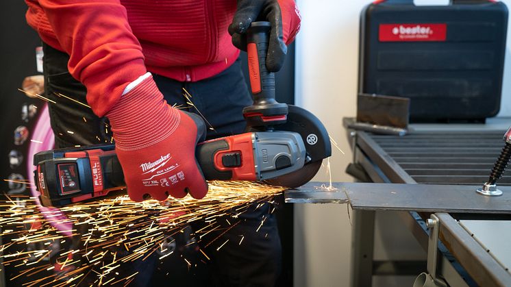 Milwaukee_M8 Vinkelsliper 