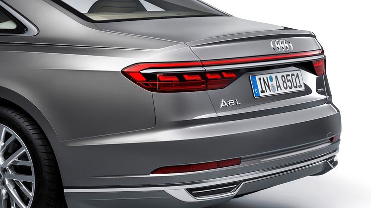 Audi A8 L (Terragrey)