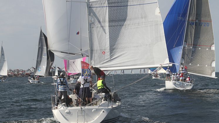 Med COWI som fortsatt titelpartner ser vi att Tjörn Runt kan utvecklas mot vår vision att fylla en hel vecka med segling i Stenungsund. Foto: Bengt Johnsson