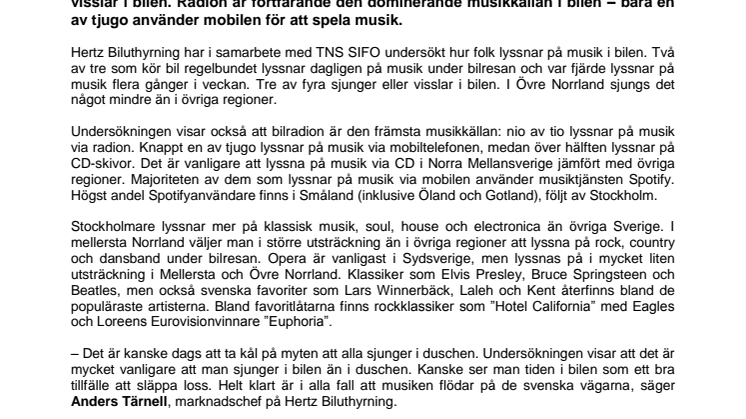 Tre av fyra sjunger i bilen