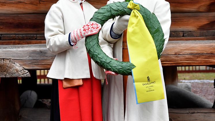 Emma Höglund och Victor Sticko är Vasaloppets kranskulla och kransmas 2019