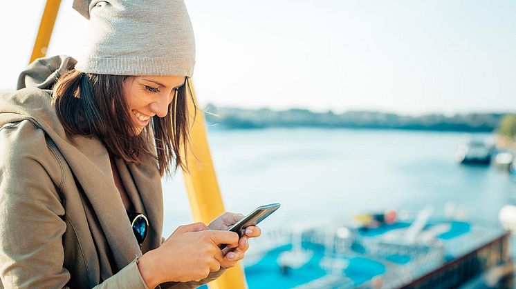 Under en stor del av vår lediga tid tittar vi på surfplattan eller mobilen. Det påverkar oss då våra ögon inte får tillräcklig vila från skärmarna.