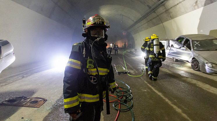 Liv og død i tunnelbrann: - Ha alltid flukthette i bilen