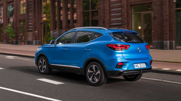 MG ZS EV - rear dynamic driving 02_presskit