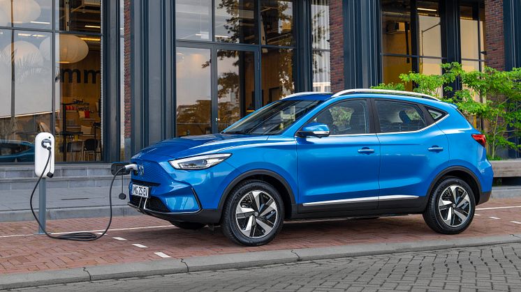 MG ZS EV - static side parked_presskit