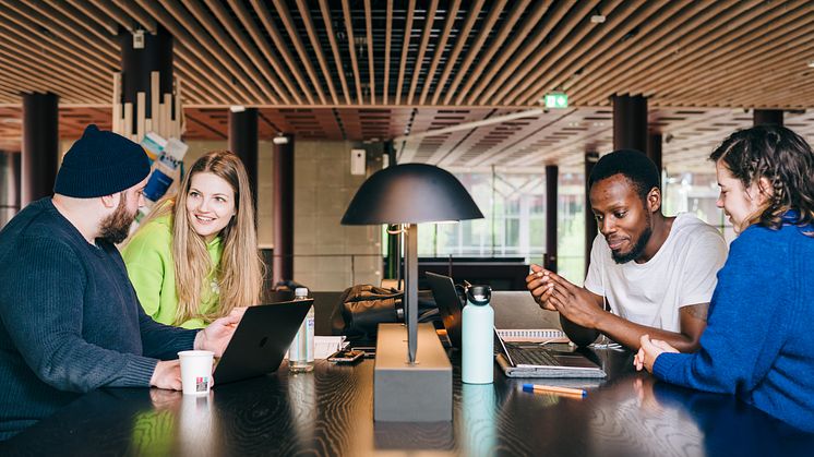 Avhandlingen granskar vad olika parter menar med kvalitet i kommunal vuxenutbildning. Skillnaderna visar sig vara stora.
