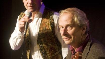 Västanå Teater välkomnar "Allan - en passionerad färdknäpp" med Rolf Lydahl och Torbjörn Grass