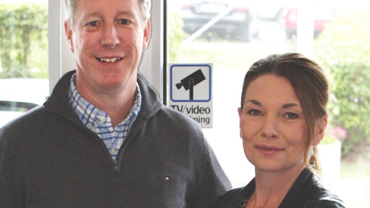 Logistik- & Lagerchef Pelle Grandin och  Marknadschef Lina Jelbring
