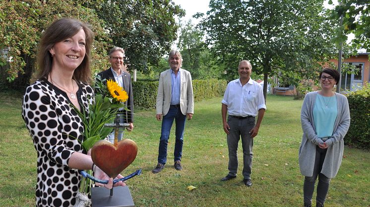 Jutta Neumann aus Oberaula (vorne) hat sich an der Hephata-Akademie für soziale Berufe zur Pflege-Diakonin ausbilden lassen. Die Namen der weiteren Personen lesen Sie am Ende der Meldung.