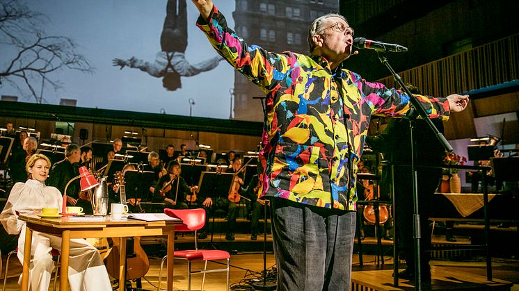 ”…har du sett världen” om Malmös historia och Mikael Wiehes liv gästspelar på Folkoperan. Foto: Nils Bergendahl. 